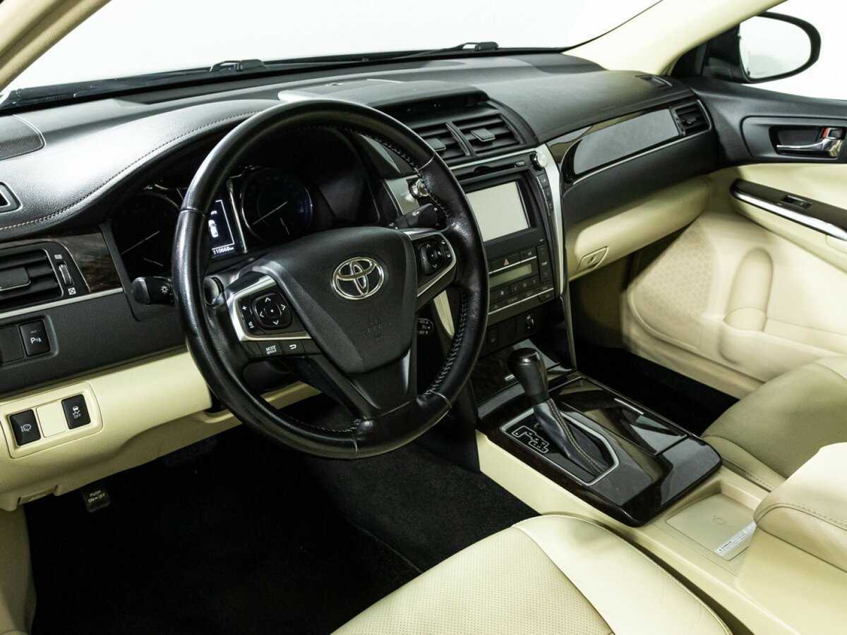 Toyota Camry с пробегом — 2016 год. Фото: #10