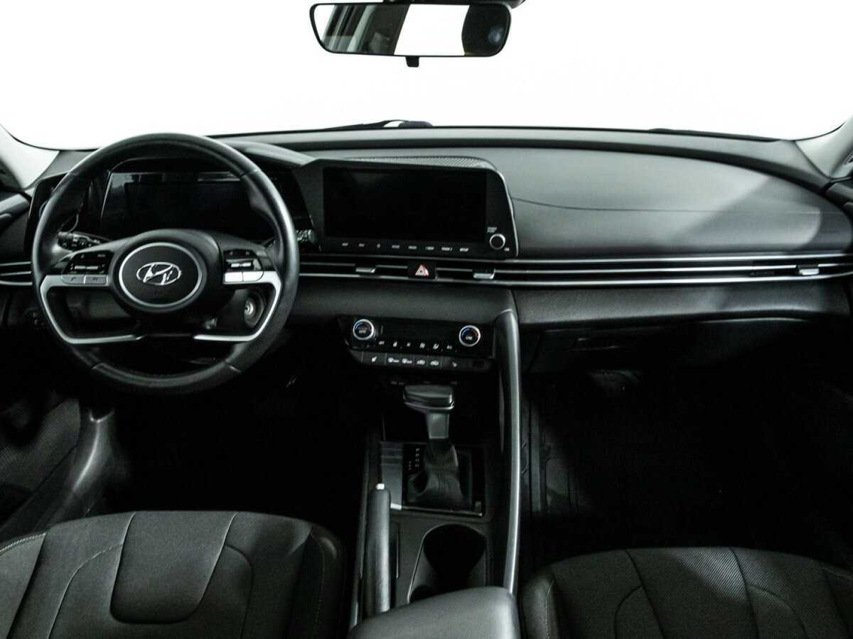 Hyundai Elantra с пробегом — 2023 год. Фото: #12