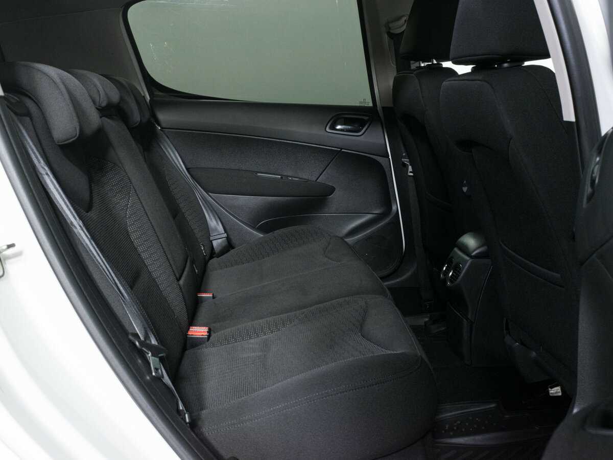 Peugeot 308 с пробегом — 2012 год. Фото: #9