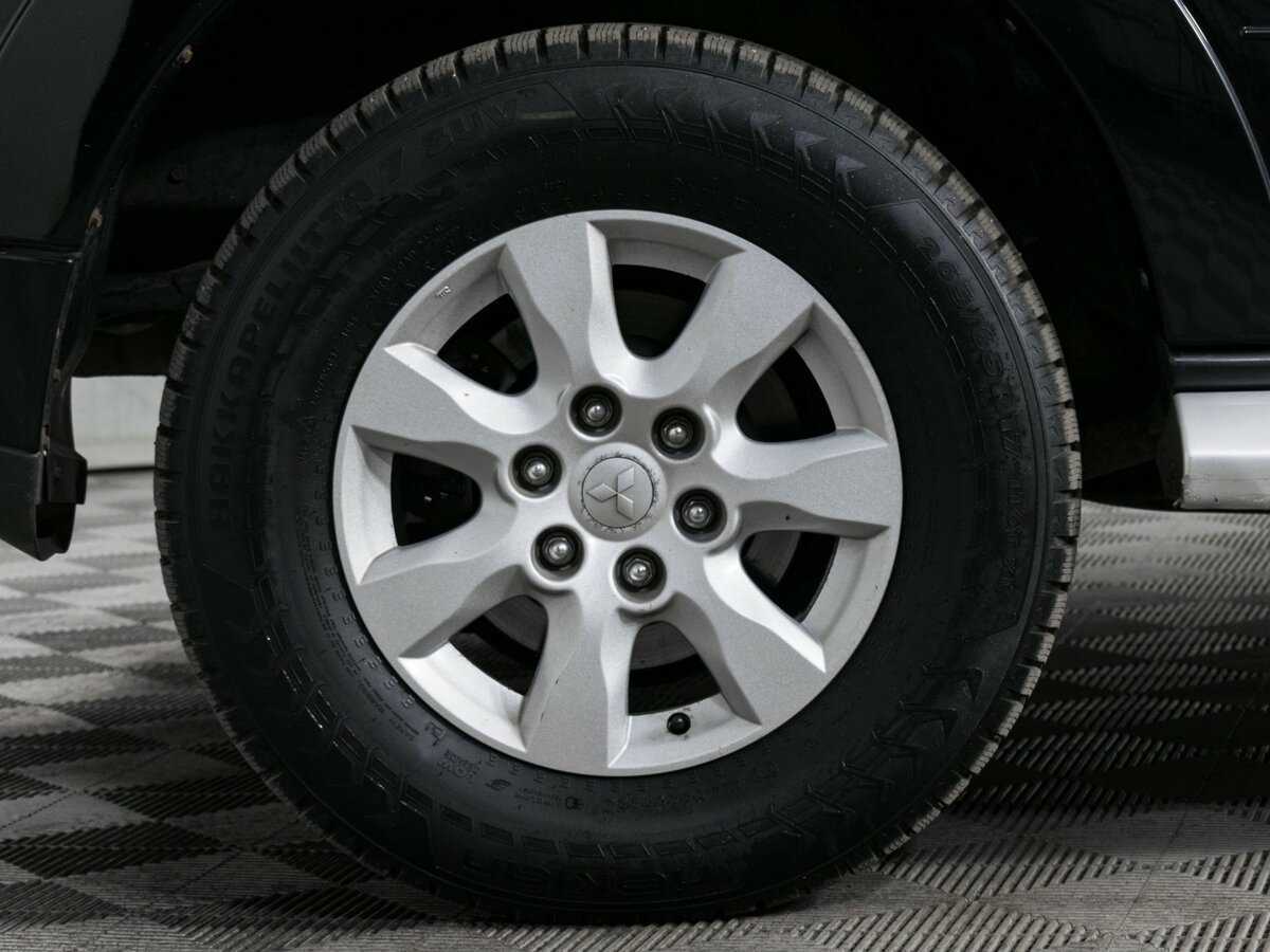 Mitsubishi Pajero с пробегом — 2012 год. Фото: #14