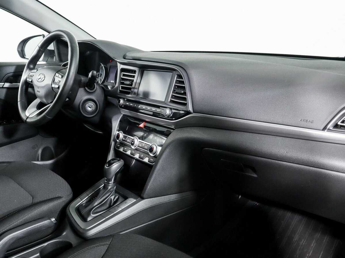 Hyundai Elantra с пробегом — 2020 год. Фото: #8
