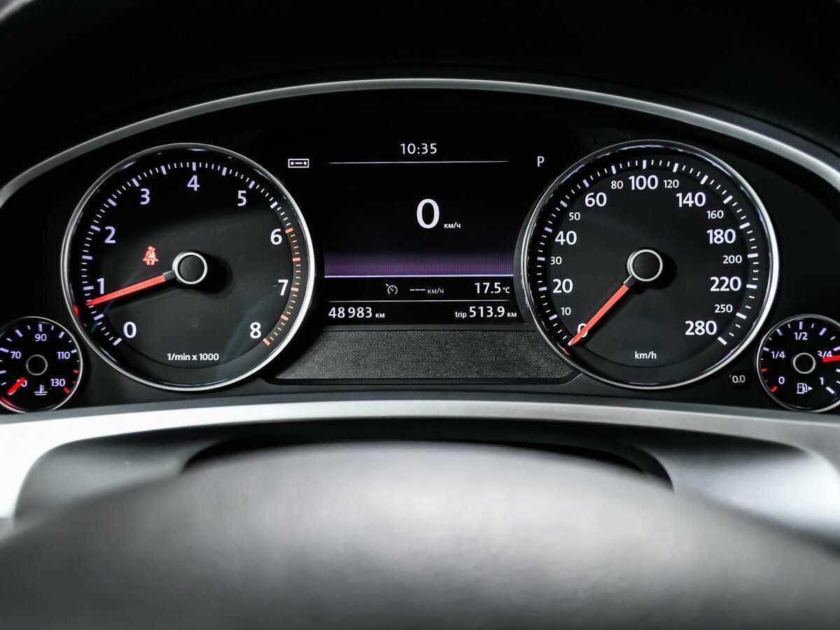 Volkswagen Touareg с пробегом — 2014 год. Фото: #9