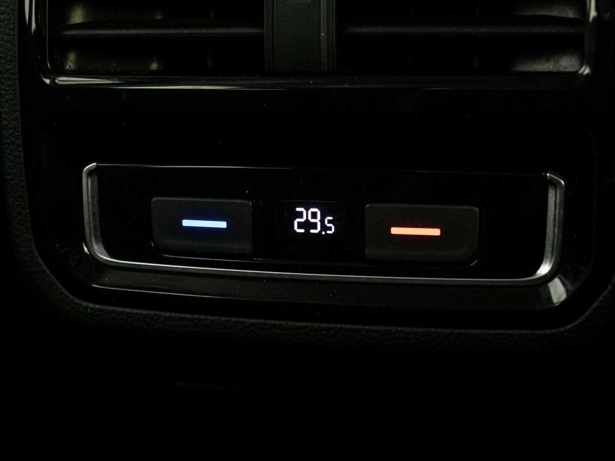 Volkswagen Passat с пробегом — 2020 год. Фото: #19