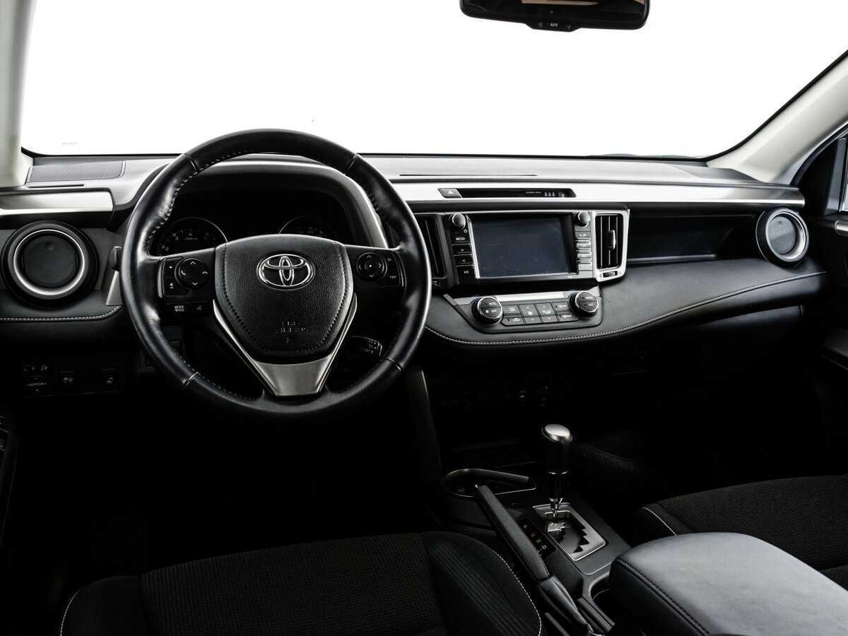 Toyota RAV4 с пробегом — 2017 год. Фото: #8