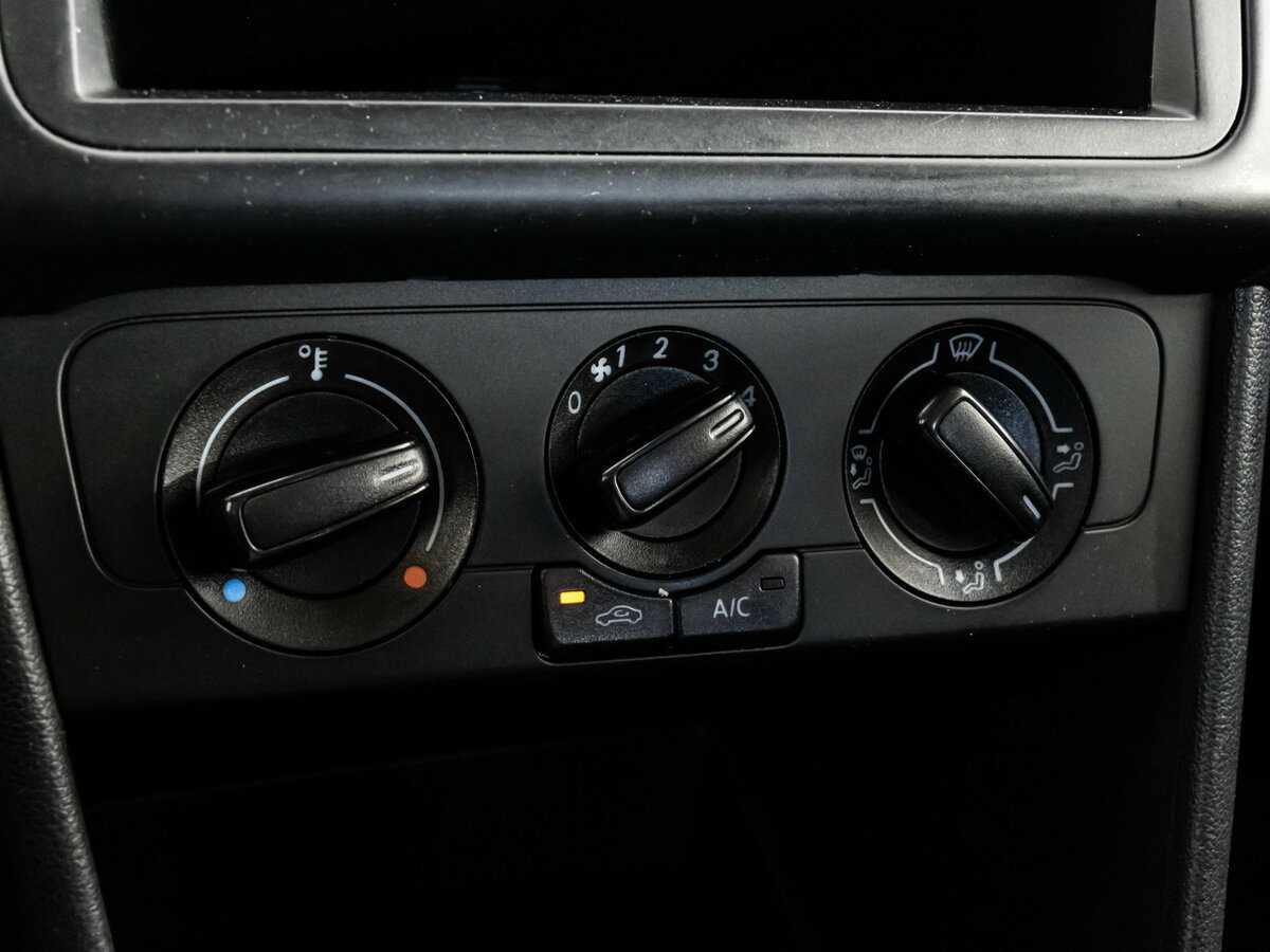 Volkswagen Polo с пробегом — 2018 год. Фото: #11