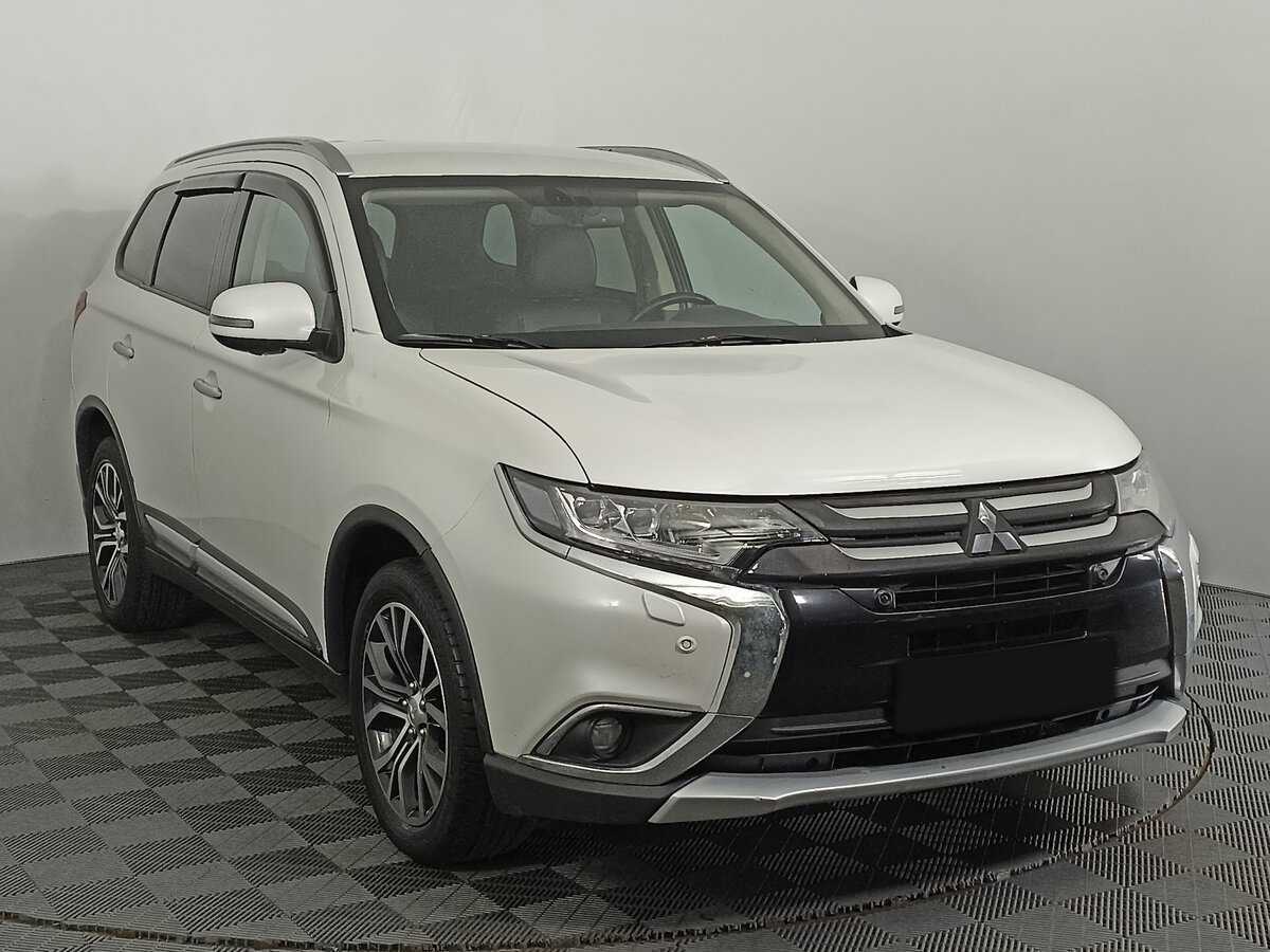 Mitsubishi Outlander с пробегом — 2017 год. Фото: #2
