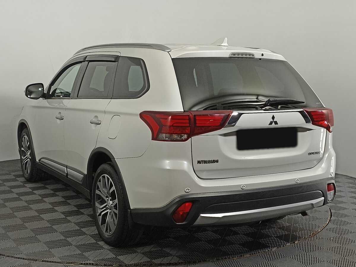 Mitsubishi Outlander с пробегом — 2017 год. Фото: #5