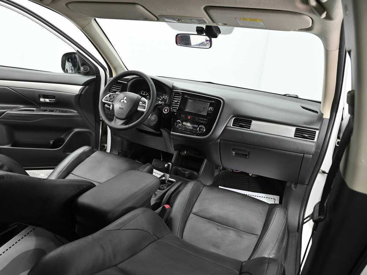 Mitsubishi Outlander с пробегом — 2012 год. Фото: #8