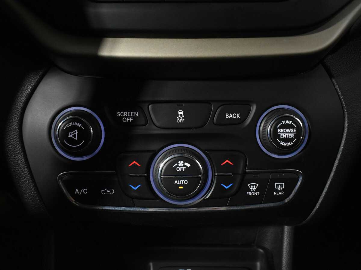 Jeep Cherokee с пробегом — 2014 год. Фото: #17