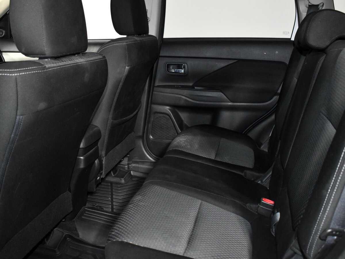 Mitsubishi Outlander с пробегом — 2018 год. Фото: #10