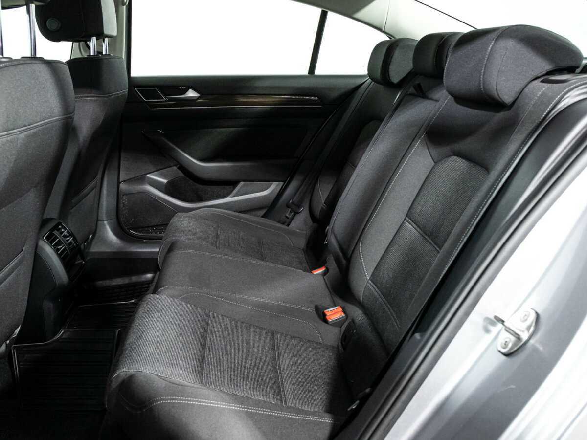 Volkswagen Passat с пробегом — 2017 год. Фото: #9