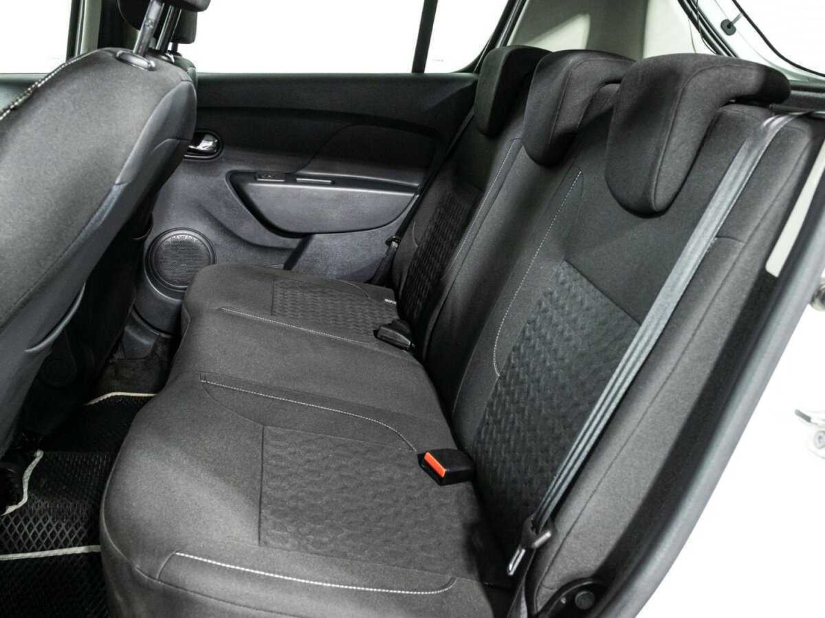 Renault Sandero с пробегом — 2017 год. Фото: #9