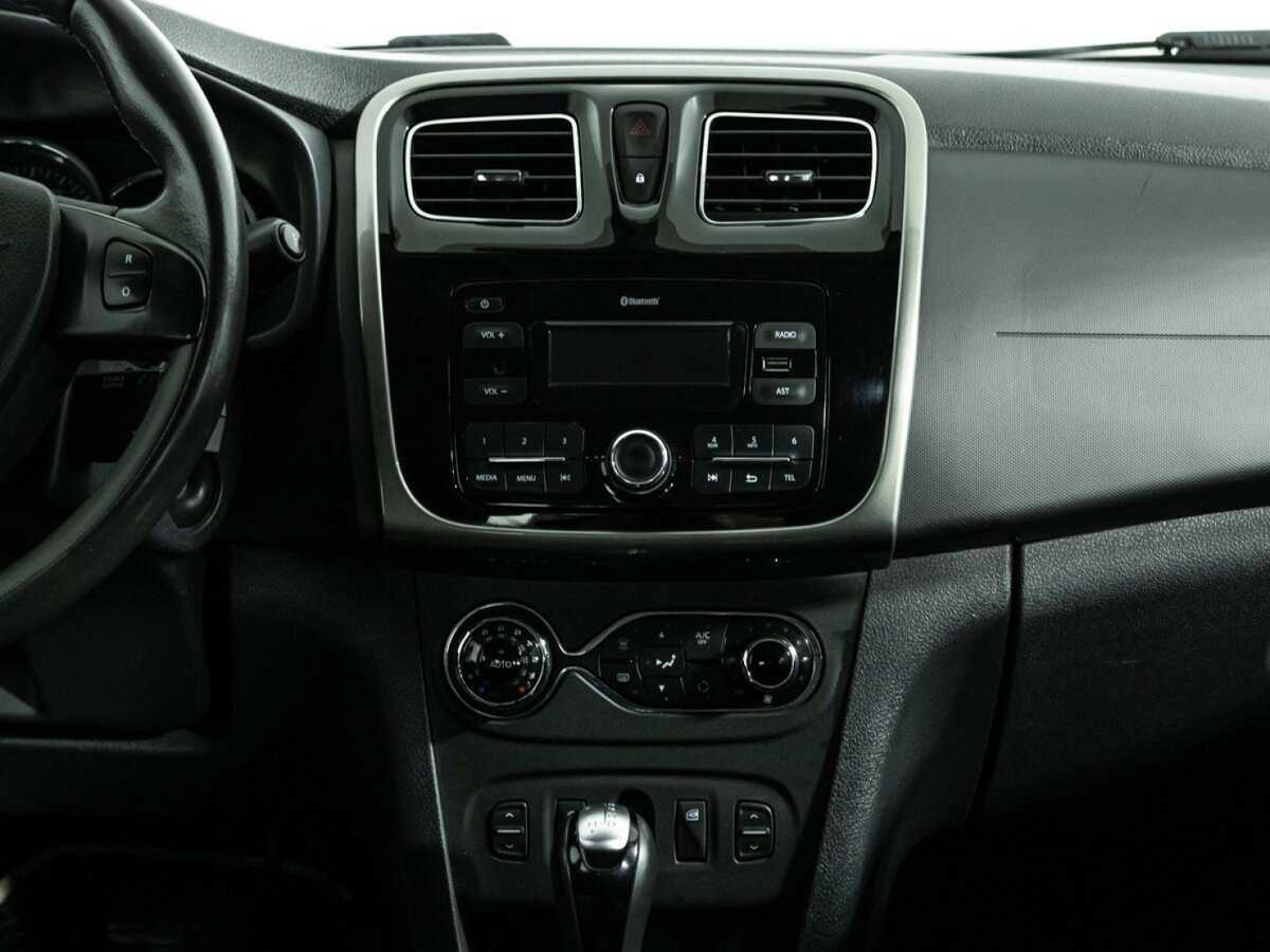 Renault Sandero с пробегом — 2017 год. Фото: #13