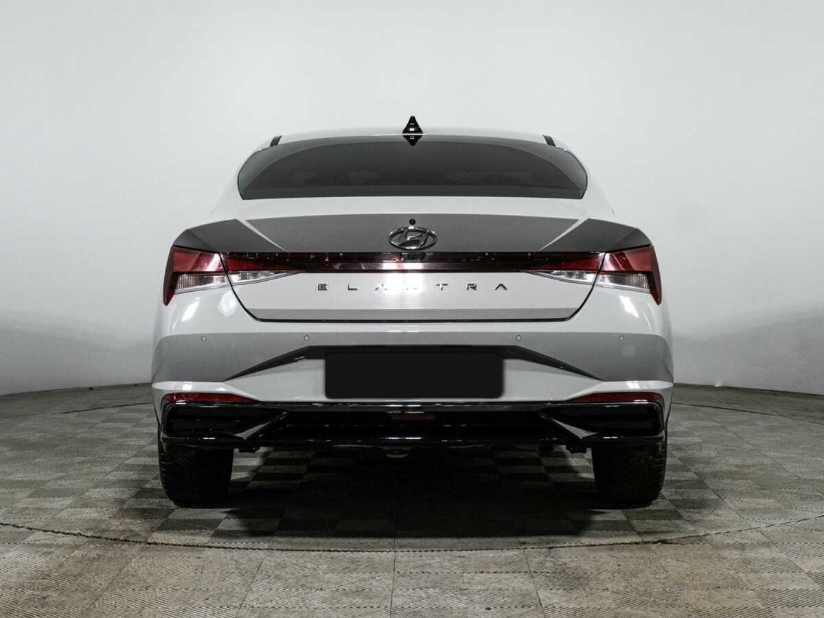 Hyundai Elantra с пробегом — 2021 год. Фото: #5