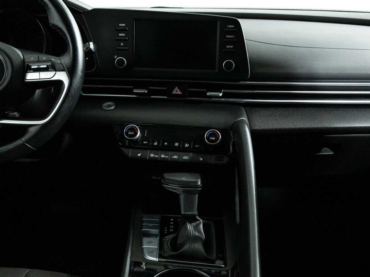 Hyundai Elantra с пробегом — 2021 год. Фото: #13