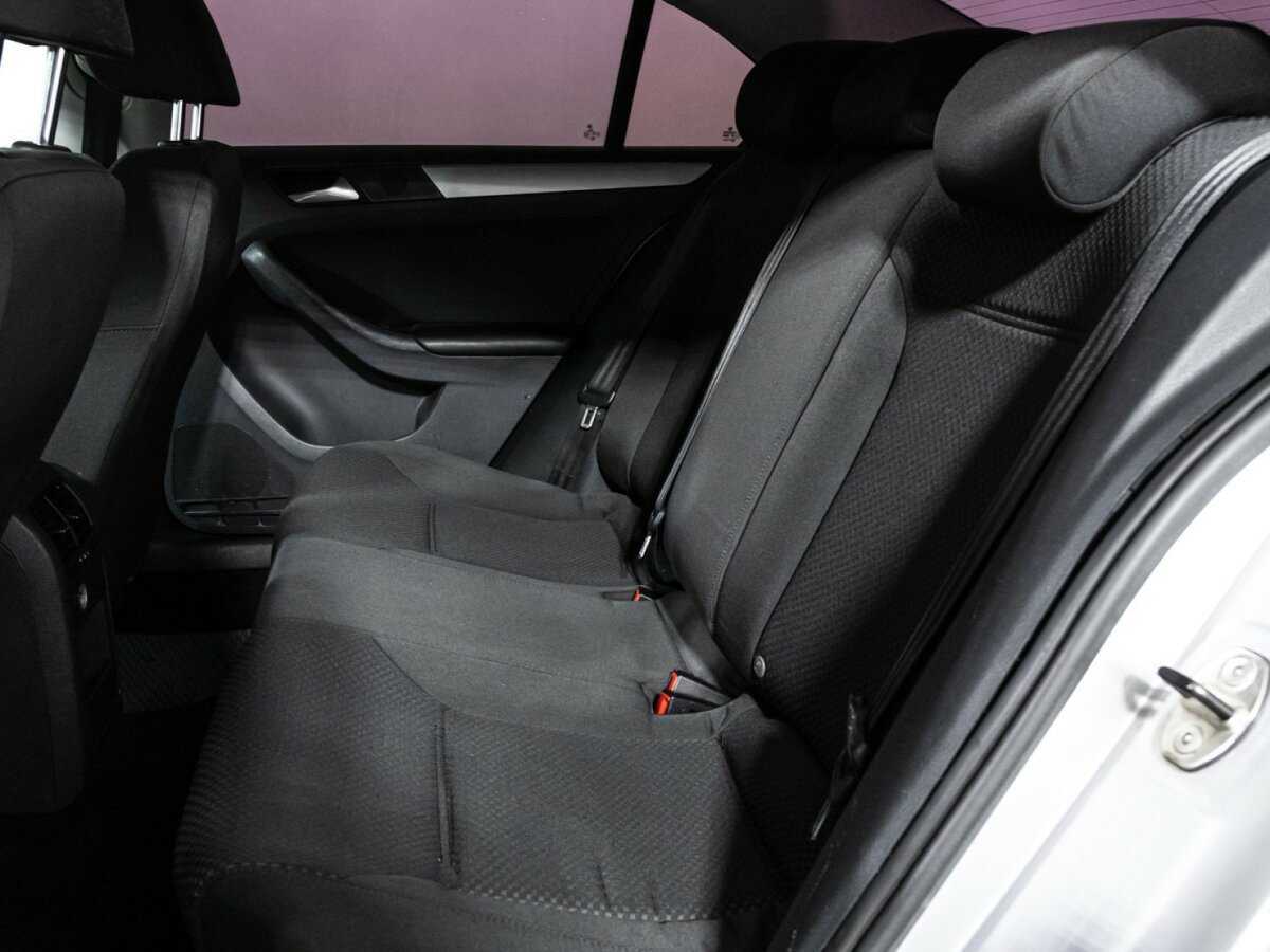 Volkswagen Jetta с пробегом — 2012 год. Фото: #9