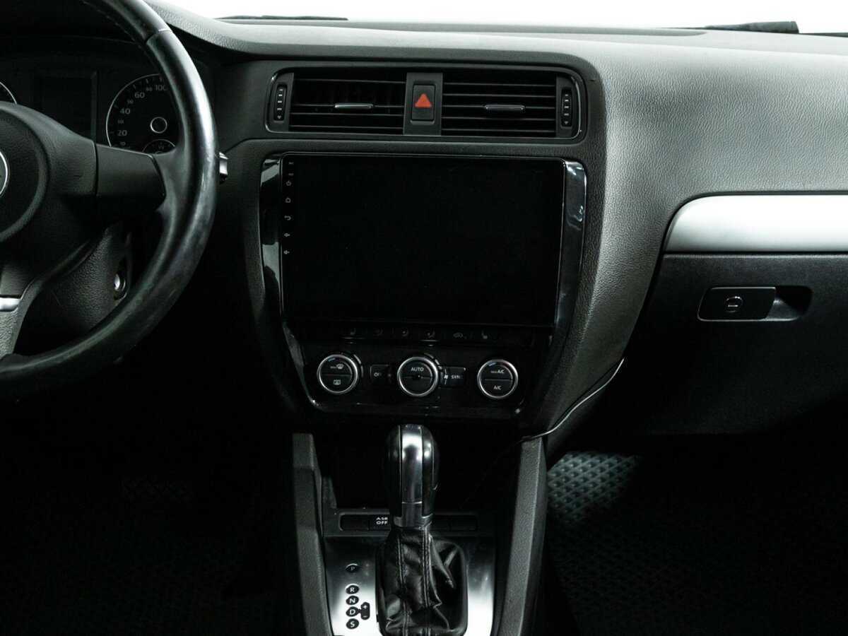 Volkswagen Jetta с пробегом — 2012 год. Фото: #13