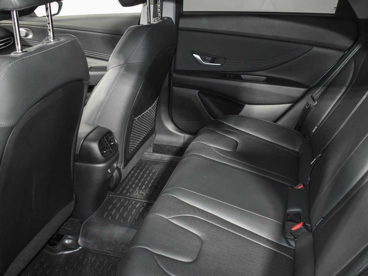 Hyundai Elantra с пробегом — 2023 год. Фото: #12