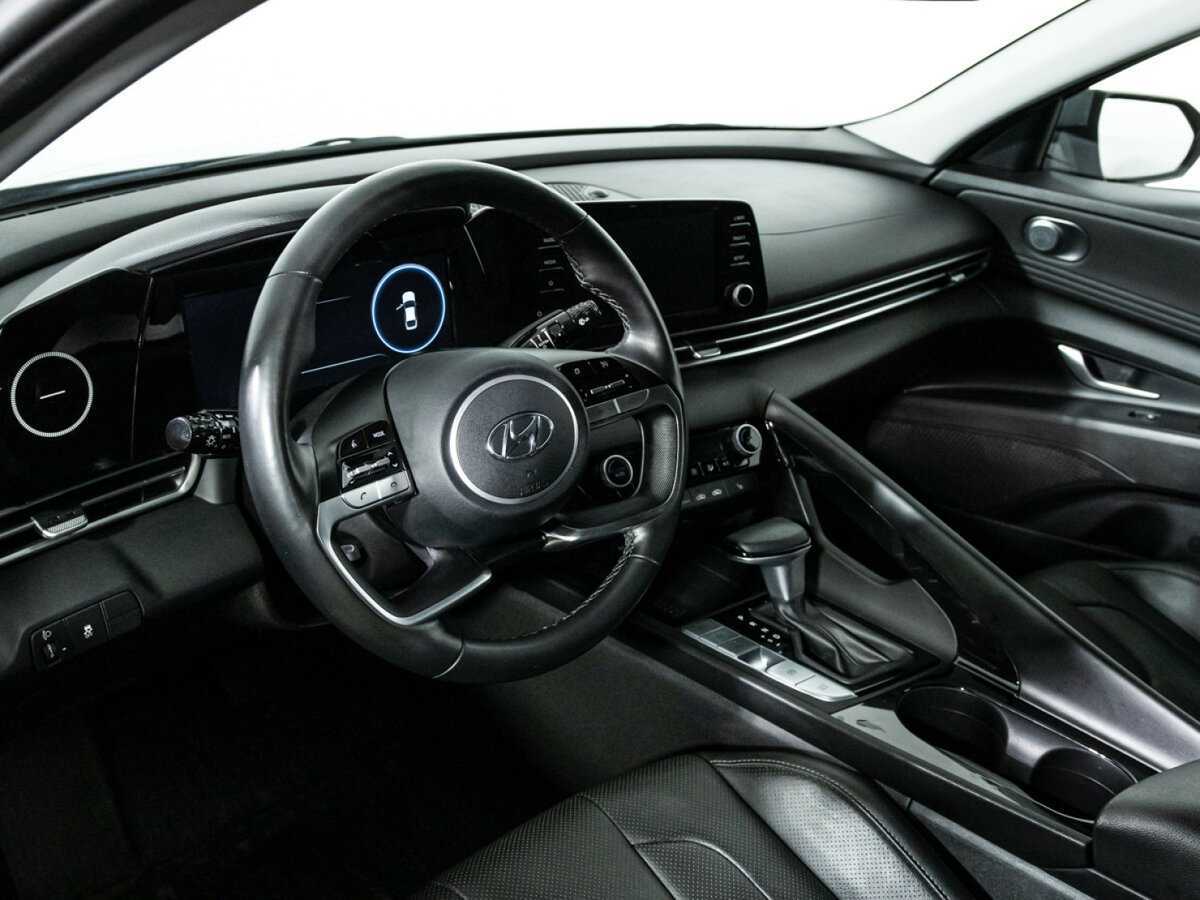 Hyundai Elantra с пробегом — 2021 год. Фото: #10