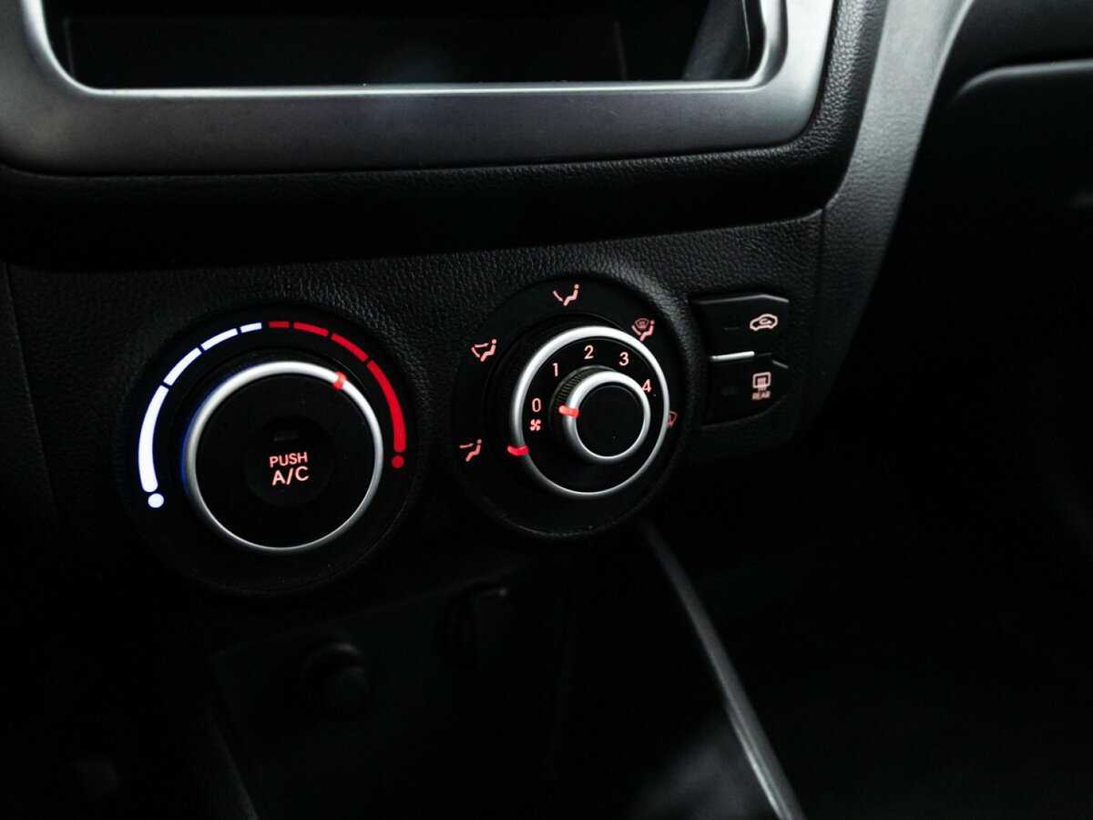 Kia Rio с пробегом — 2012 год. Фото: #14