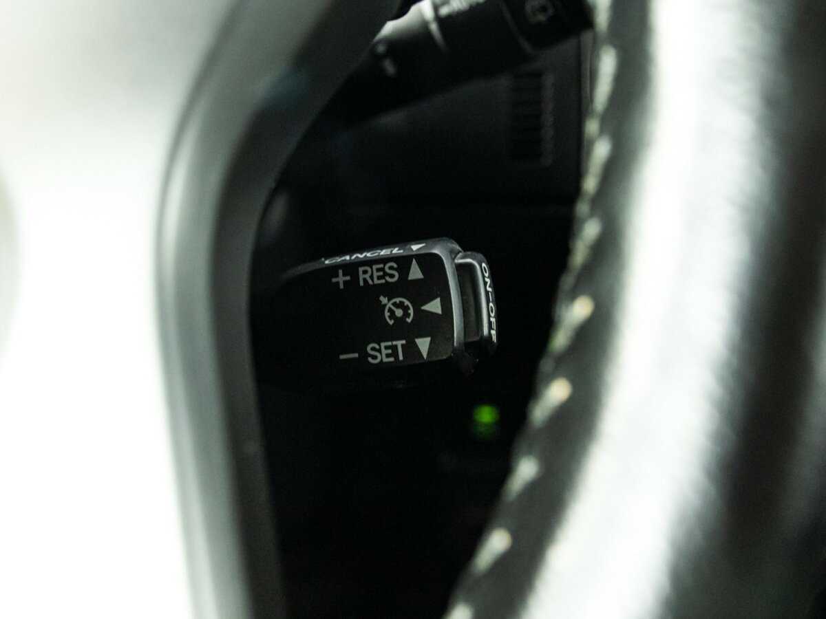 Toyota Land Cruiser Prado с пробегом — 2014 год. Фото: #18