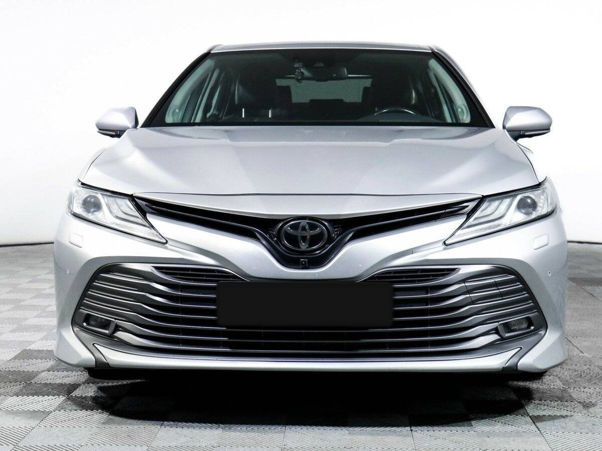 Toyota Camry с пробегом — 2018 год. Фото: #1