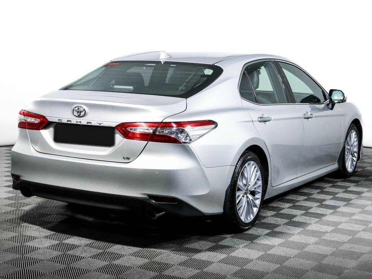 Toyota Camry с пробегом — 2018 год. Фото: #4