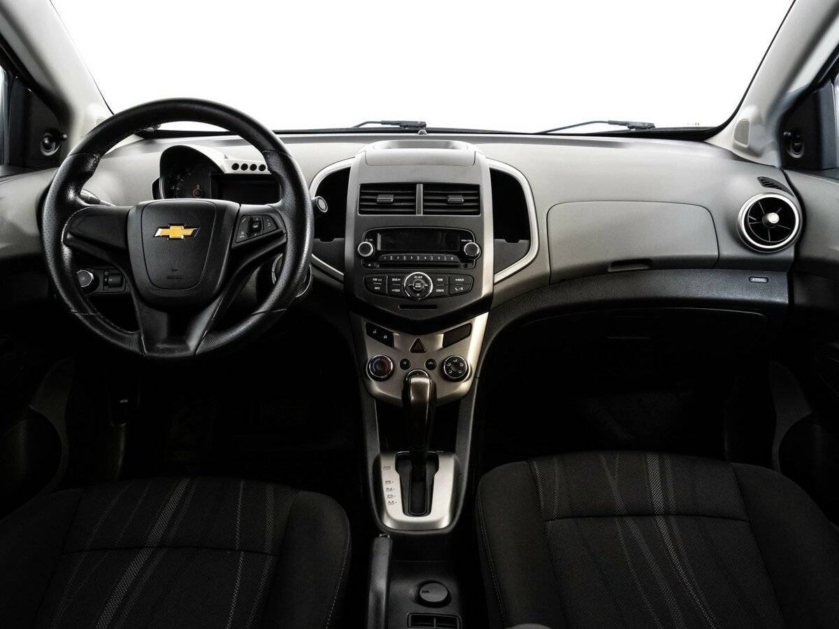 Chevrolet Aveo с пробегом — 2015 год. Фото: #7