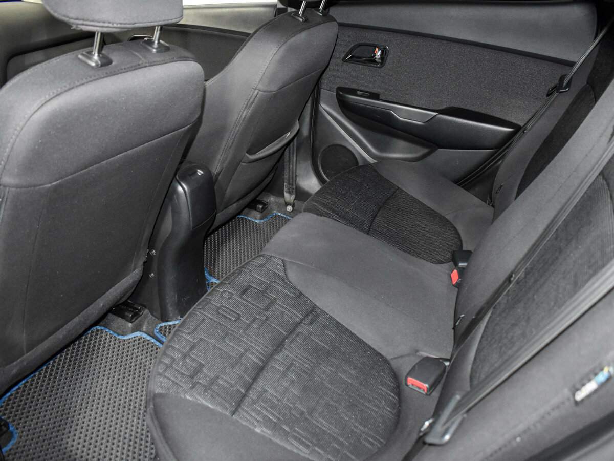 Kia Rio с пробегом — 2013 год. Фото: #10