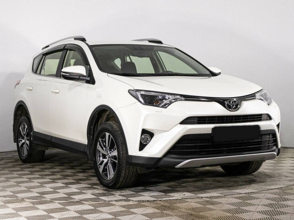 Toyota RAV4 с пробегом — 2016 год. Фото: #2