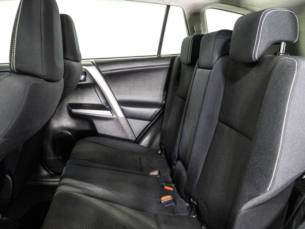 Toyota RAV4 с пробегом — 2016 год. Фото: #7