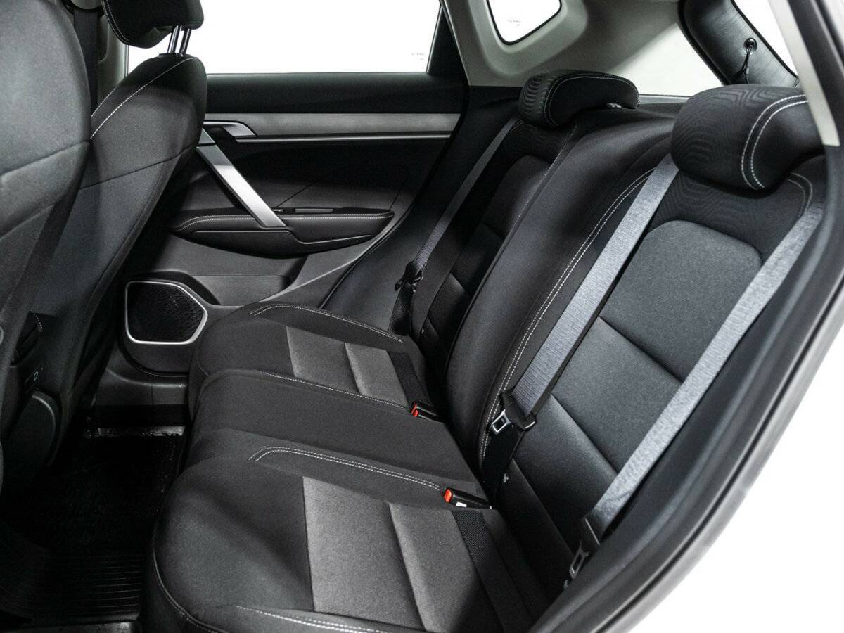 Geely Coolray с пробегом — 2022 год. Фото: #9