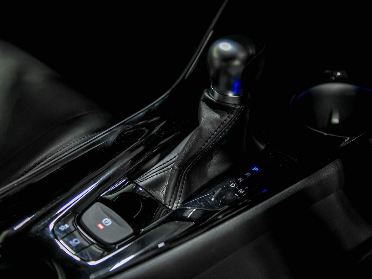 Toyota C-HR с пробегом — 2020 год. Фото: #13