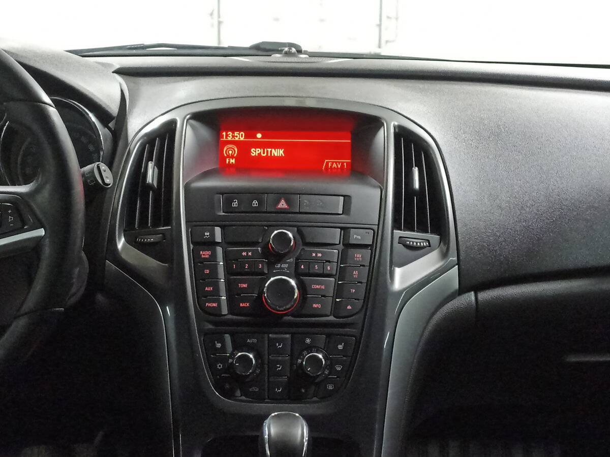 Opel Astra с пробегом — 2012 год. Фото: #14