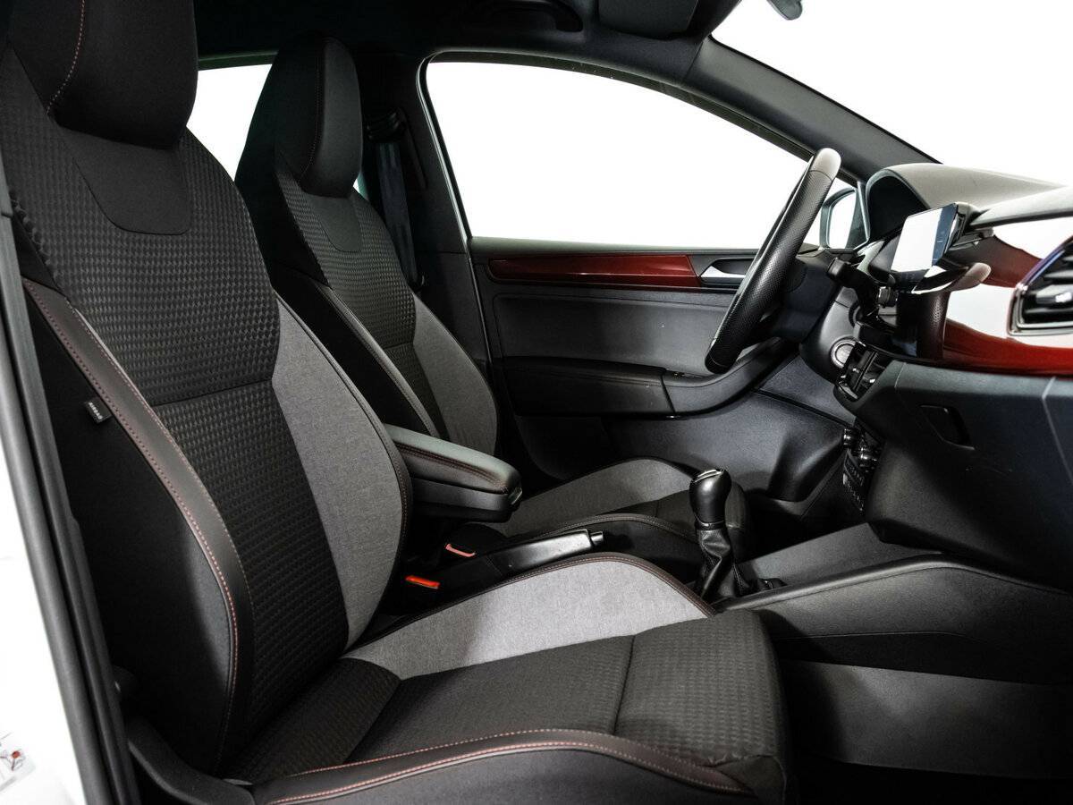 Volkswagen Polo с пробегом — 2021 год. Фото: #13