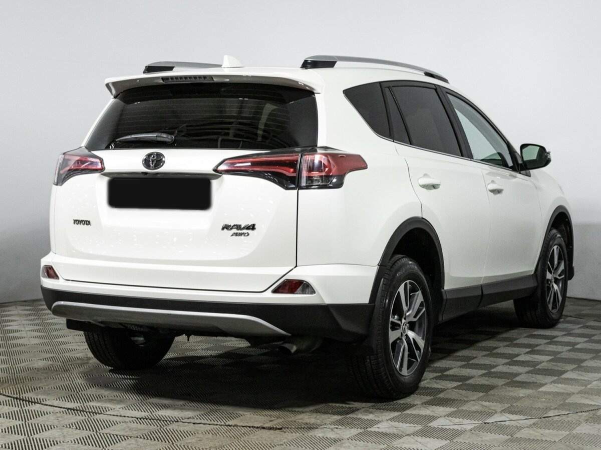 Toyota RAV4 с пробегом — 2017 год. Фото: #4