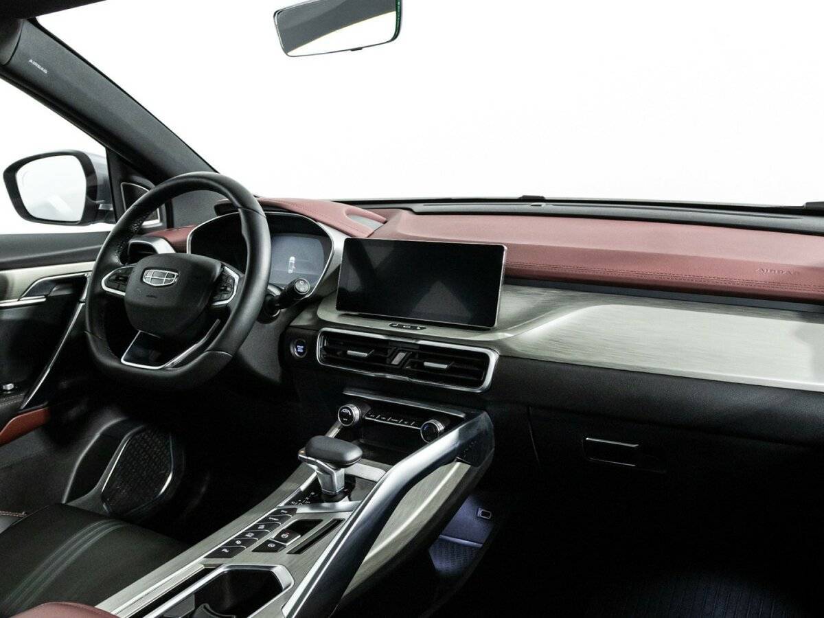 Geely Coolray с пробегом — 2023 год. Фото: #8