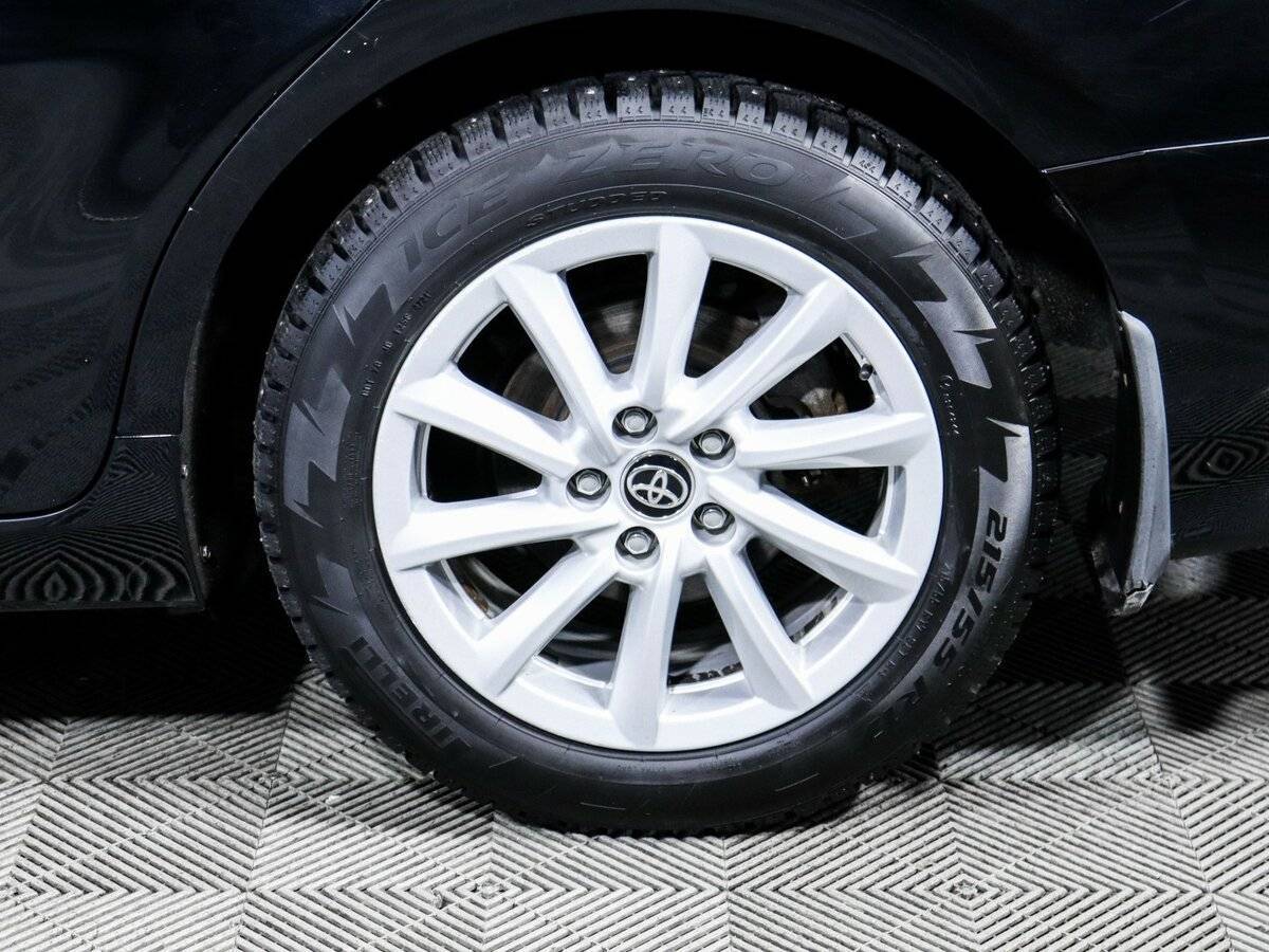 Toyota Camry с пробегом — 2021 год. Фото: #11