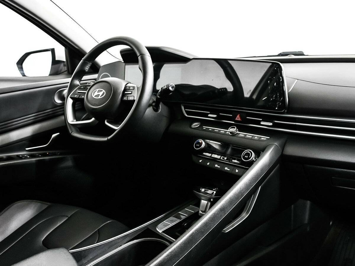 Hyundai Elantra с пробегом — 2023 год. Фото: #8