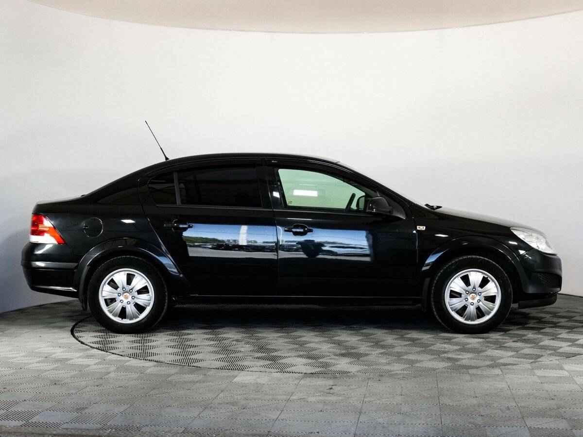 Opel Astra с пробегом — 2014 год. Фото: #3