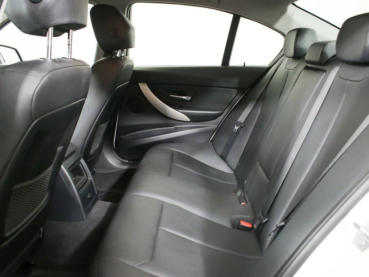 BMW 3 серии с пробегом — 2013 год. Фото: #12