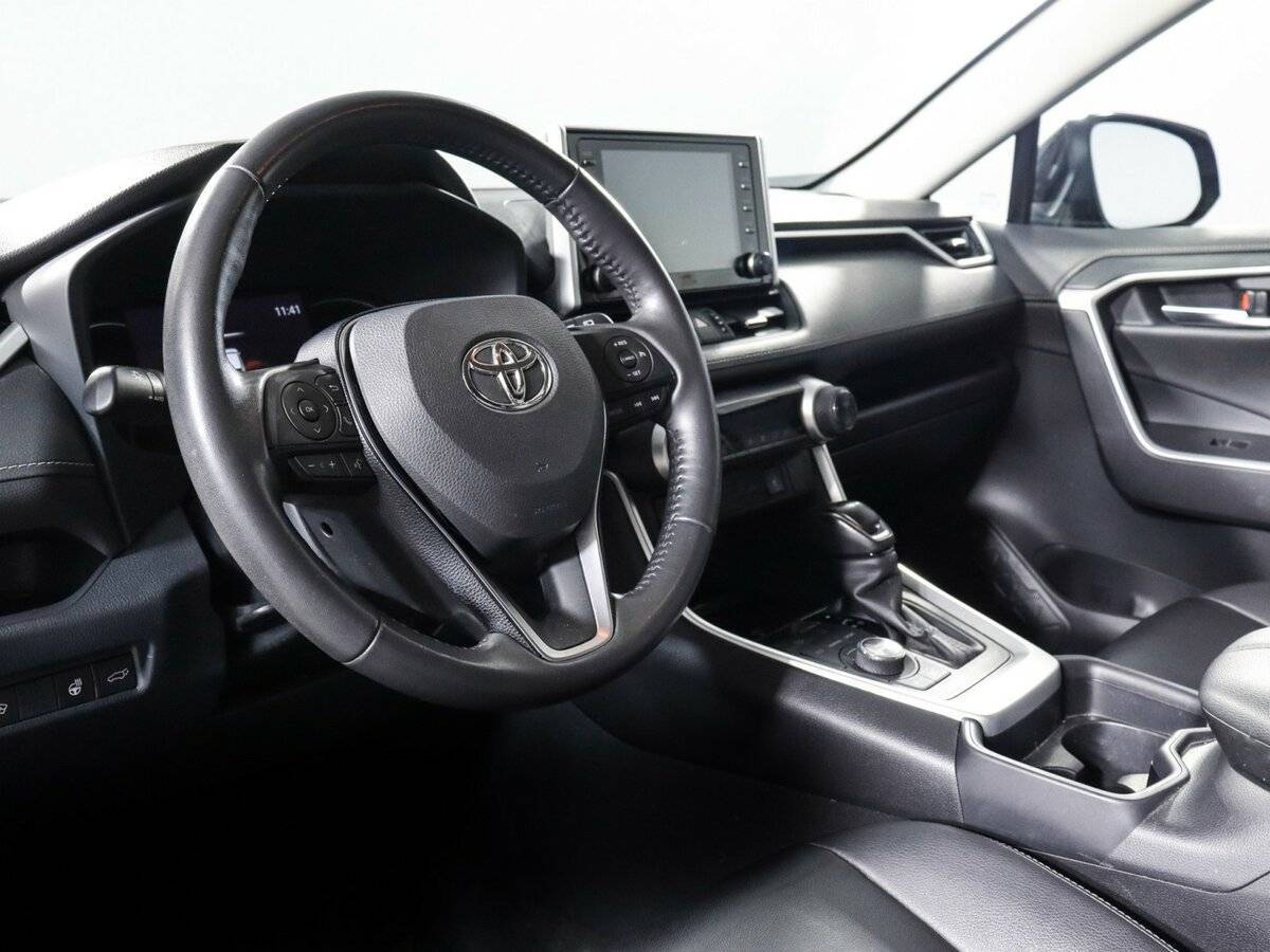 Toyota RAV4 с пробегом — 2020 год. Фото: #10