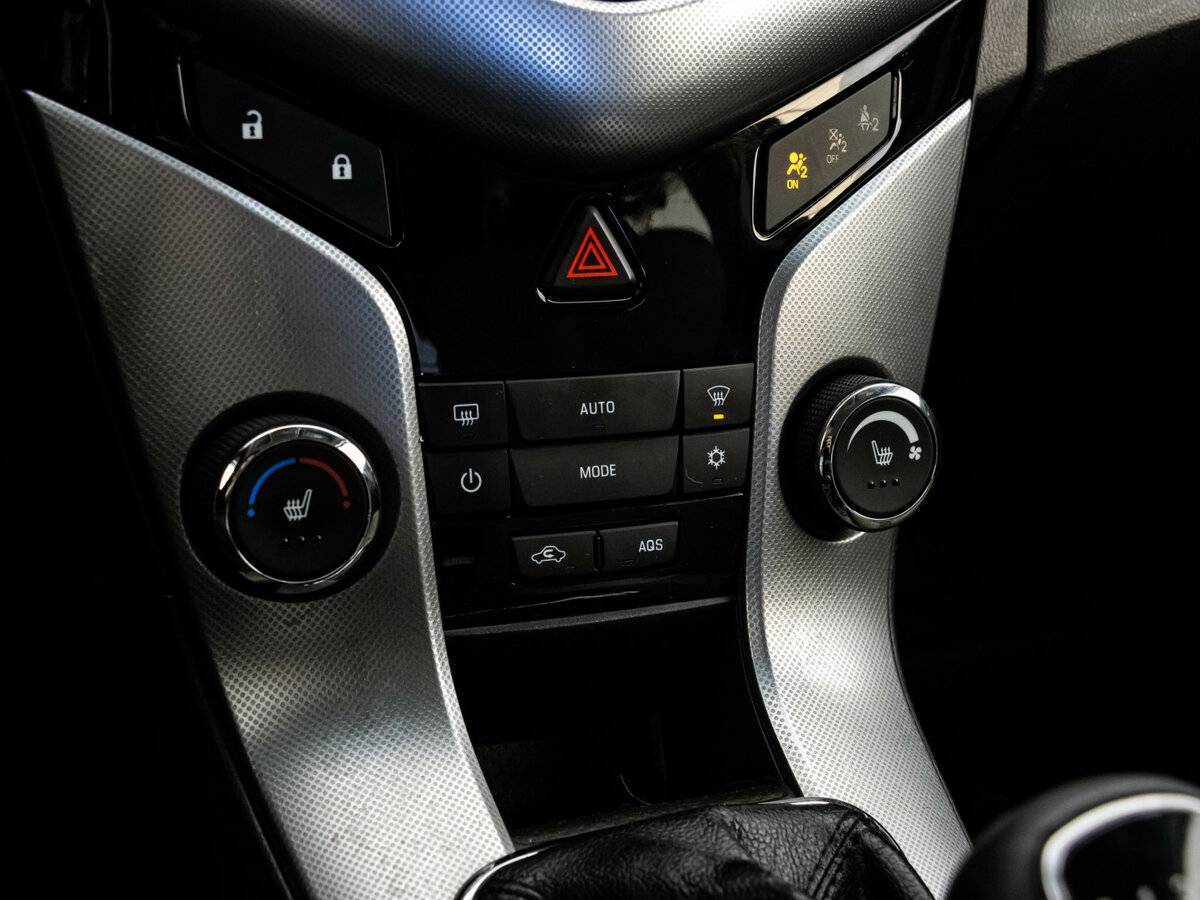 Chevrolet Cruze с пробегом — 2012 год. Фото: #11