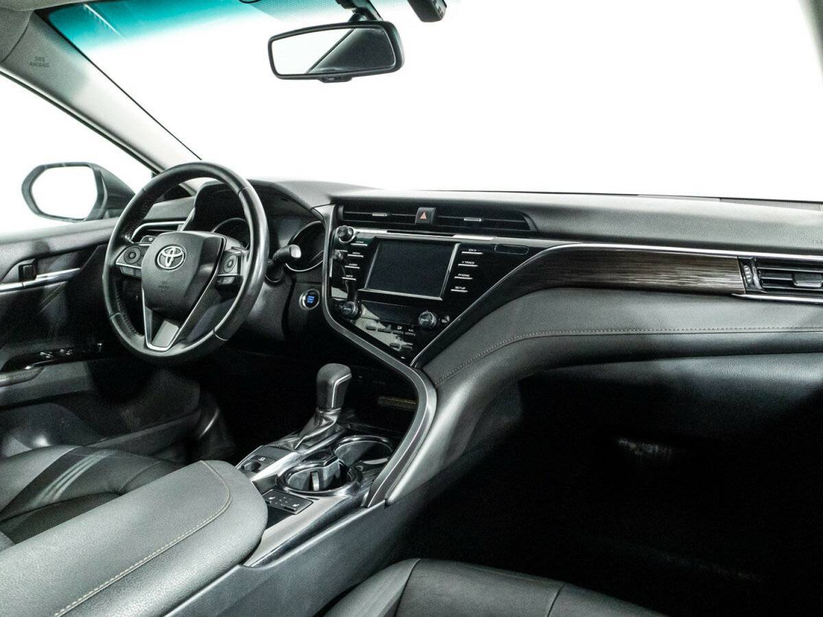 Toyota Camry с пробегом — 2020 год. Фото: #8
