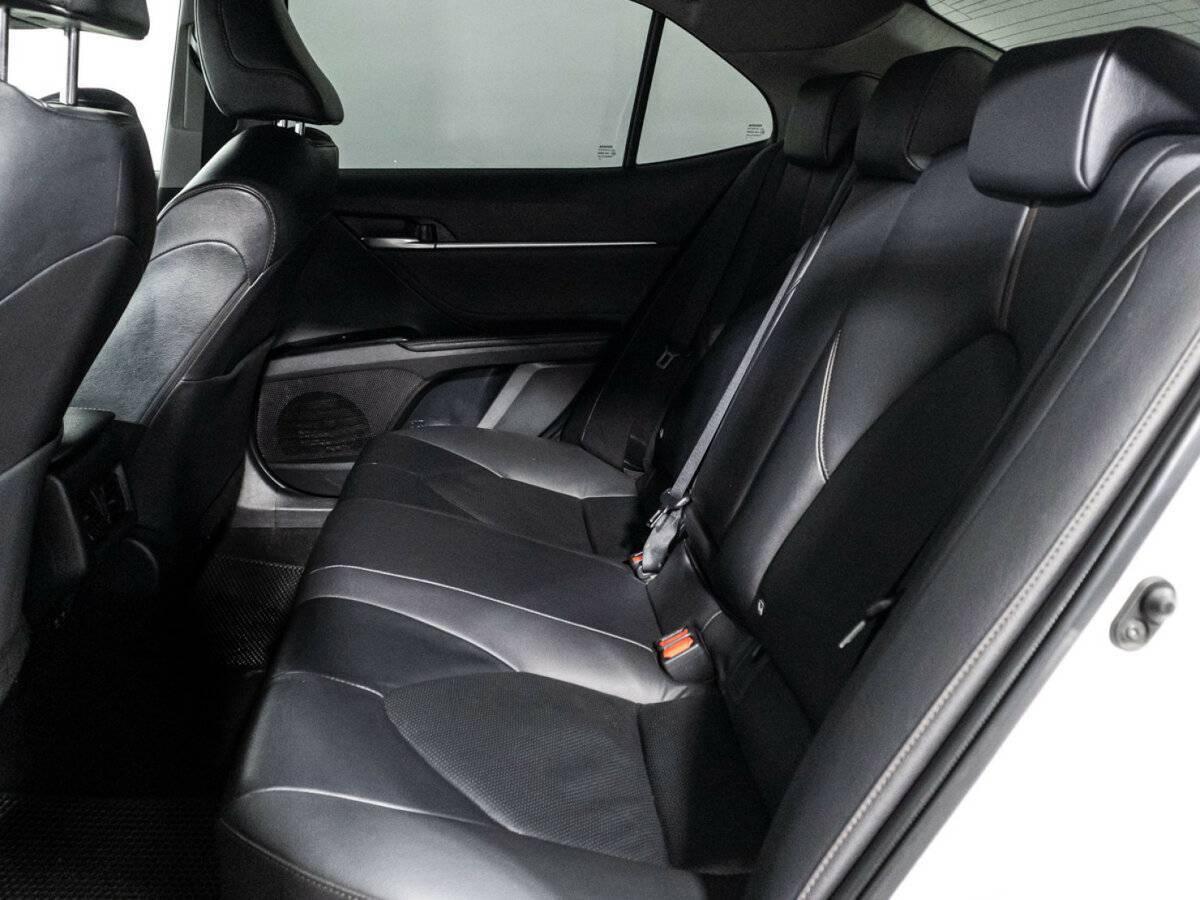 Toyota Camry с пробегом — 2020 год. Фото: #9