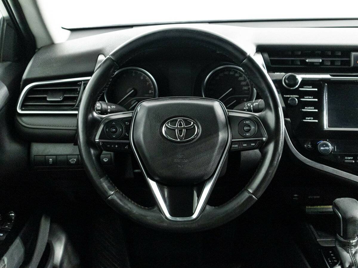 Toyota Camry с пробегом — 2020 год. Фото: #19