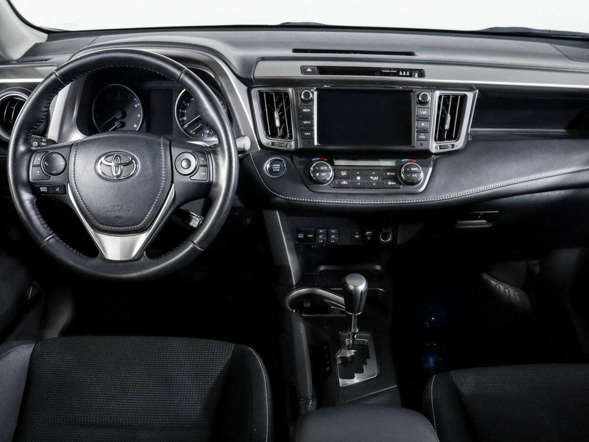Toyota RAV4 с пробегом — 2017 год. Фото: #8