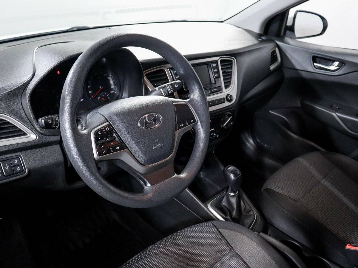 Hyundai Solaris с пробегом — 2021 год. Фото: #11