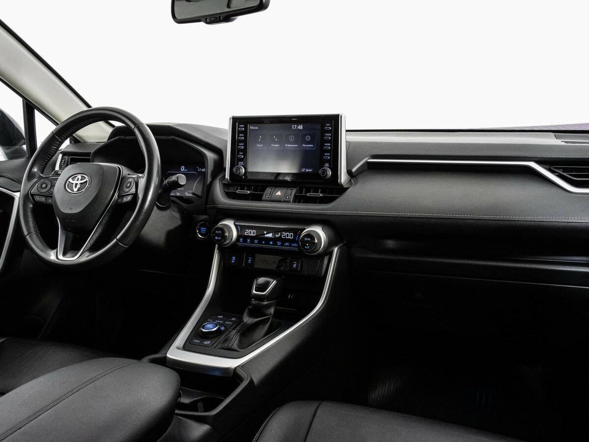 Toyota RAV4 с пробегом — 2020 год. Фото: #6