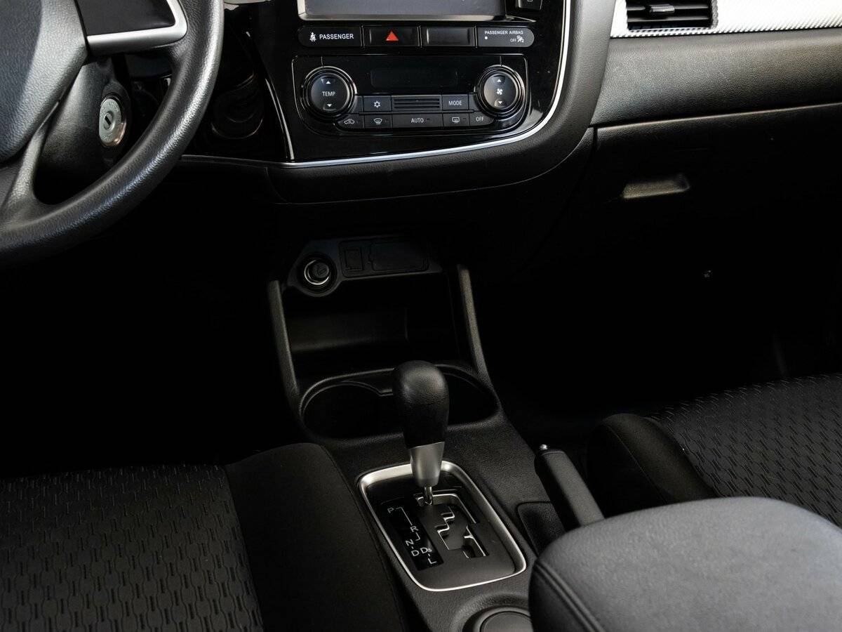 Mitsubishi Outlander с пробегом — 2014 год. Фото: #11